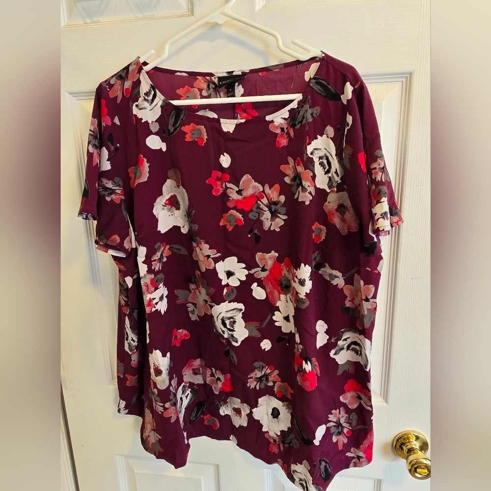 Lane Bryant short sleeve top, size 18, maroon w white and red floral